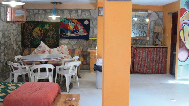 Espacio común del Hostel Antigua Tilcara, en Jujuy, Argentina