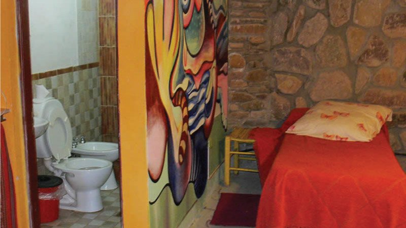 Baño compartido del Hostel del Hotel Antigua Tilcara, en Jujuy, Argentina